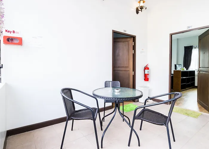 The Cube Sathorn Boutique เดอะ คิวบ์ สาทร บูติค โฮเทล Near Bts Surasak B&B 3*